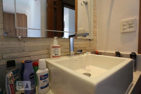 Apartamento para alugar com 74m², 2 quartos e 1 vaga Apartamento para alugar com 74m², 2 quartos e 1 vagaBanheiro da Suíte