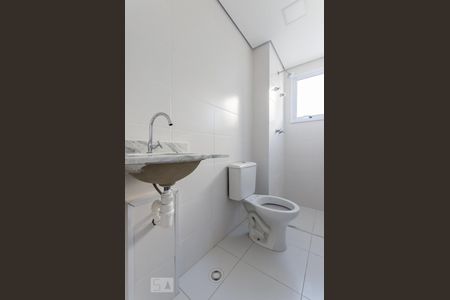 Banheiro de apartamento para alugar com 2 quartos, 54m² em Vila Osasco, Osasco