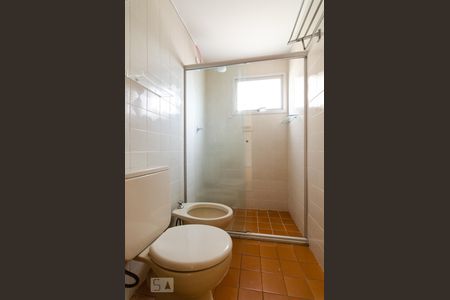 Banheiro de apartamento para alugar com 1 quarto, 63m² em Cambuí, Campinas