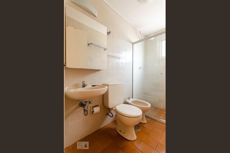 Banheiro de apartamento para alugar com 1 quarto, 63m² em Cambuí, Campinas
