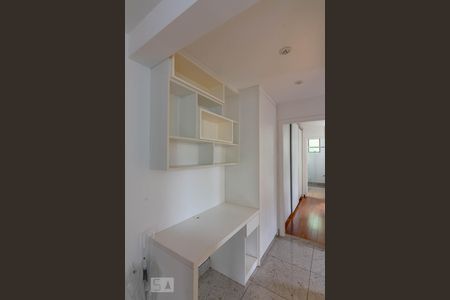 Corredor de apartamento à venda com 2 quartos, 90m² em Serra, Belo Horizonte