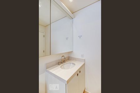 Banheiro de apartamento para alugar com 1 quarto, 45m² em Moema, São Paulo