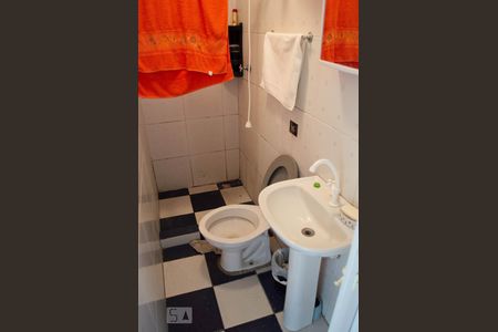 banheiro de casa à venda com 3 quartos, 100m² em Menino Deus, Porto Alegre