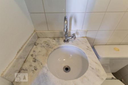 Banheiro de apartamento para alugar com 2 quartos, 48m² em Vila Gomes, São Paulo