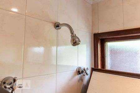 Casa de condomínio à venda com 420m², 4 quartos e 4 vagas Casa de condomínio à venda com 420m², 4 quartos e 4 vagasChuveiro do Banheiro Social