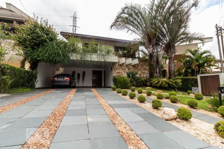 Casa de condomínio à venda com 420m², 4 quartos e 4 vagas Casa de condomínio à venda com 420m², 4 quartos e 4 vagasFachada