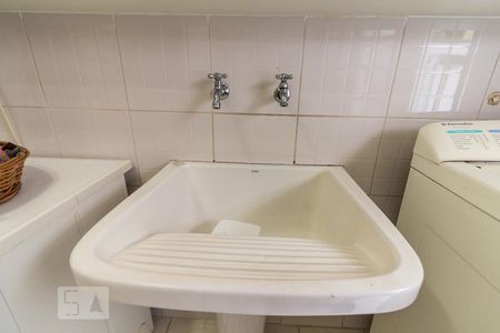 Casa de condomínio à venda com 420m², 4 quartos e 4 vagas Casa de condomínio à venda com 420m², 4 quartos e 4 vagasTanque da Área de Serviço