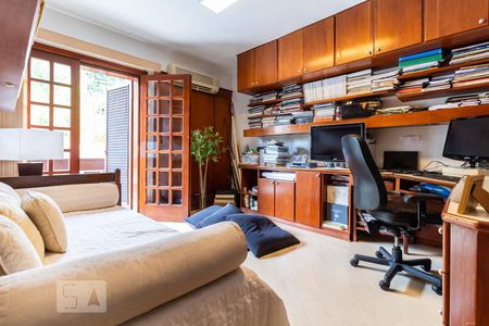 Casa de condomínio à venda com 420m², 4 quartos e 4 vagas Casa de condomínio à venda com 420m², 4 quartos e 4 vagasQuarto 2