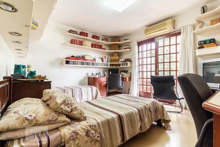 Casa de condomínio à venda com 420m², 4 quartos e 4 vagas Casa de condomínio à venda com 420m², 4 quartos e 4 vagasSuíte 1