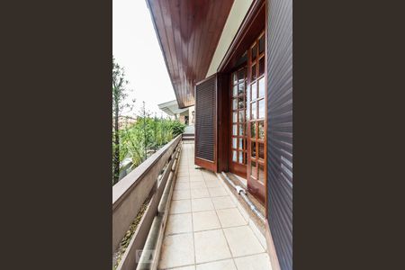 Casa de condomínio à venda com 420m², 4 quartos e 4 vagas Casa de condomínio à venda com 420m², 4 quartos e 4 vagasVaranda da Suíte 1