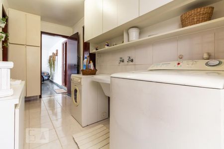 Casa de condomínio à venda com 420m², 4 quartos e 4 vagas Casa de condomínio à venda com 420m², 4 quartos e 4 vagasÁrea de Serviço