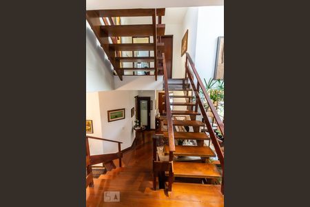 Escadas de casa de condomínio à venda com 4 quartos, 420m² em Alphaville, Santana de Parnaíba