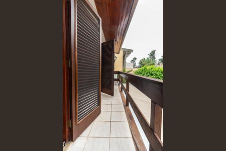 Casa de condomínio à venda com 420m², 4 quartos e 4 vagas Casa de condomínio à venda com 420m², 4 quartos e 4 vagasVaranda do Quarto 2