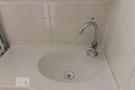 Pia do banheiro de apartamento para alugar com 2 quartos, 51m² em Picanço, Guarulhos