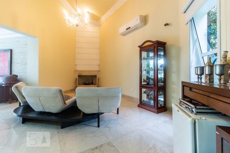 Sala de Lareira de casa de condomínio para alugar com 5 quartos, 800m² em Tamboré, Santana de Parnaíba