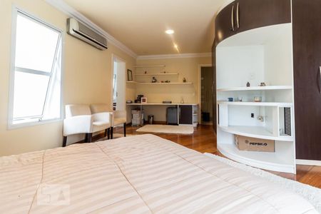 Suíte 1 de casa de condomínio para alugar com 5 quartos, 800m² em Tamboré, Santana de Parnaíba