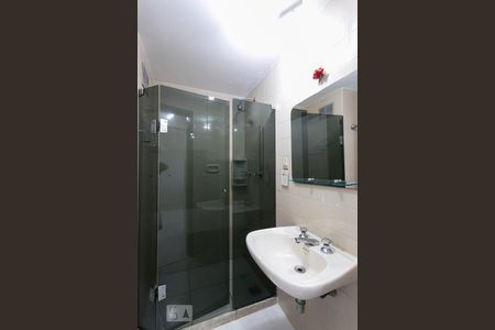 Banheiro de apartamento para alugar com 1 quarto, 55m² em Barra da Tijuca, Rio de Janeiro