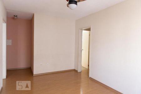 Sala de apartamento para alugar com 2 quartos, 71m² em Passo da Areia, Porto Alegre