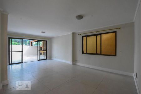 Salas de casa de condomínio à venda com 4 quartos, 240m² em Granja Julieta, São Paulo