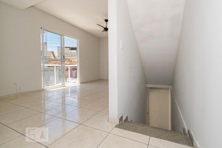 Sala de casa de condomínio para alugar com 3 quartos, 120m² em Irajá, Rio de Janeiro