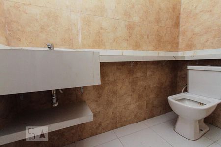 banheiro de casa para alugar com 3 quartos, 75m² em Vila Granada, São Paulo