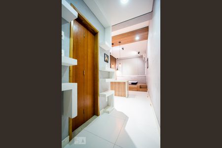 Corredor de entrada de kitnet/studio para alugar com 1 quarto, 45m² em Centro, Rio de Janeiro