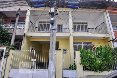 Casa de condomínio à venda com 187m², 4 quartos e 1 vagaFachada