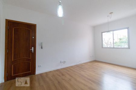 Sala de apartamento para alugar com 3 quartos, 75m² em Vila Cláudia, São Paulo