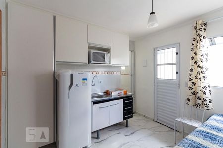 Quarto / Cozinha de kitnet/studio para alugar com 1 quarto, 15m² em Planalto Paulista, São Paulo