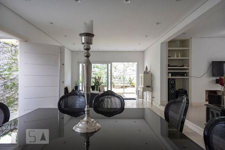 Sala de casa à venda com 3 quartos, 300m² em Jardim Leonor, São Paulo