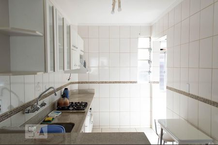 cozinha de apartamento para alugar com 2 quartos, 57m² em Bom Jesus, Porto Alegre