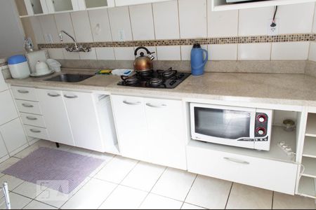 cozinha de apartamento para alugar com 2 quartos, 57m² em Bom Jesus, Porto Alegre