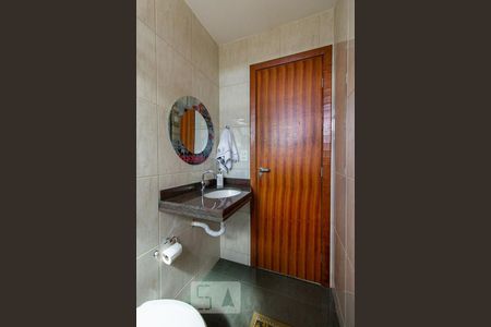 Banheiro Social de casa à venda com 3 quartos, 130m² em Santa Amélia, Belo Horizonte