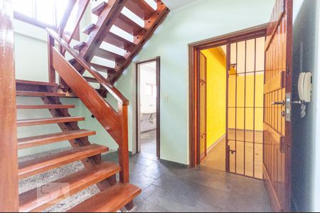 Casa à venda com 550m², 4 quartos e 10 vagasHall de Entrada - escada