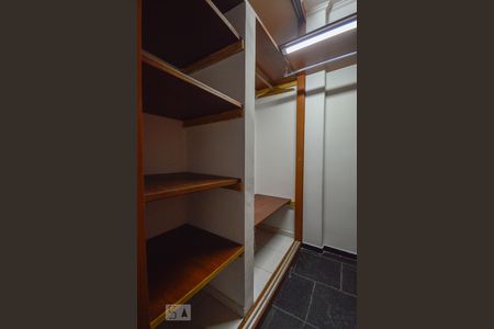 Closet de apartamento para alugar com 3 quartos, 142m² em Bela Vista, São Paulo