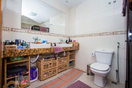 Casa à venda com 800m², 5 quartos e 5 vagas Casa à venda com 800m², 5 quartos e 5 vagasBanheiro Suíte 2 - Segundo Andar