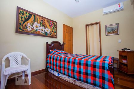 Casa à venda com 800m², 5 quartos e 5 vagas Casa à venda com 800m², 5 quartos e 5 vagasSuíte 3 - Segundo Andar