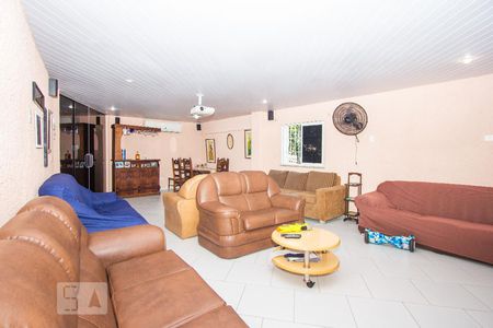 Casa à venda com 800m², 5 quartos e 5 vagas Casa à venda com 800m², 5 quartos e 5 vagasSala de TV - Subsolo