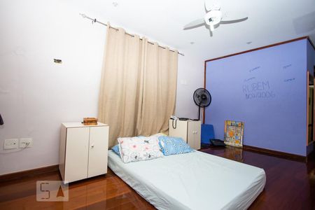 Casa à venda com 800m², 5 quartos e 5 vagas Casa à venda com 800m², 5 quartos e 5 vagasSuíte 4 - Segundo Andar