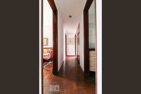 Corredor de apartamento à venda com 4 quartos, 140m² em Cidade Jardim, Belo Horizonte