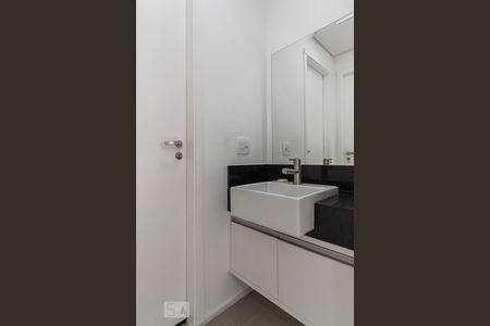 Banheiro de apartamento para alugar com 1 quarto, 50m² em Vila Anglo Brasileira, São Paulo