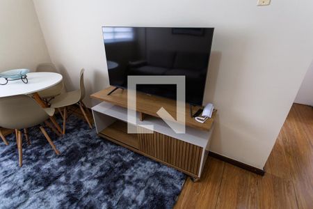 Cômoda com Televisão de apartamento à venda com 1 quarto, 69m² em Lourdes, Belo Horizonte