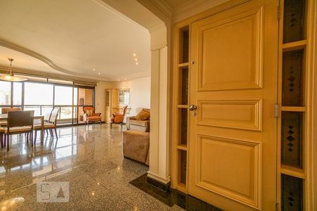 Corredor de entrada e sala de apartamento à venda com 3 quartos, 160m² em Vila Regente Feijó, São Paulo