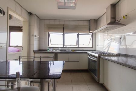 Apartamento para alugar com 300m², 3 quartos e 4 vagas Apartamento para alugar com 300m², 3 quartos e 4 vagasCozinha