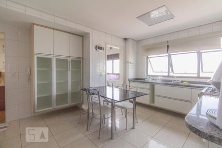 Apartamento para alugar com 300m², 3 quartos e 4 vagas Apartamento para alugar com 300m², 3 quartos e 4 vagasCozinha