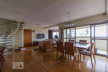 Apartamento para alugar com 300m², 3 quartos e 4 vagas Apartamento para alugar com 300m², 3 quartos e 4 vagasSala