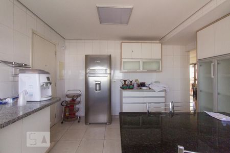 Apartamento para alugar com 300m², 3 quartos e 4 vagas Apartamento para alugar com 300m², 3 quartos e 4 vagasCozinha