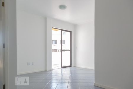 Sala de estar de apartamento para alugar com 2 quartos, 68m² em João Paulo, Florianópolis