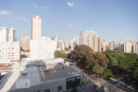 Vista da suíte de apartamento para alugar com 1 quarto, 50m² em Cambuí, Campinas