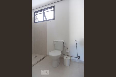 Banheiro da suíte de apartamento para alugar com 1 quarto, 50m² em Cambuí, Campinas